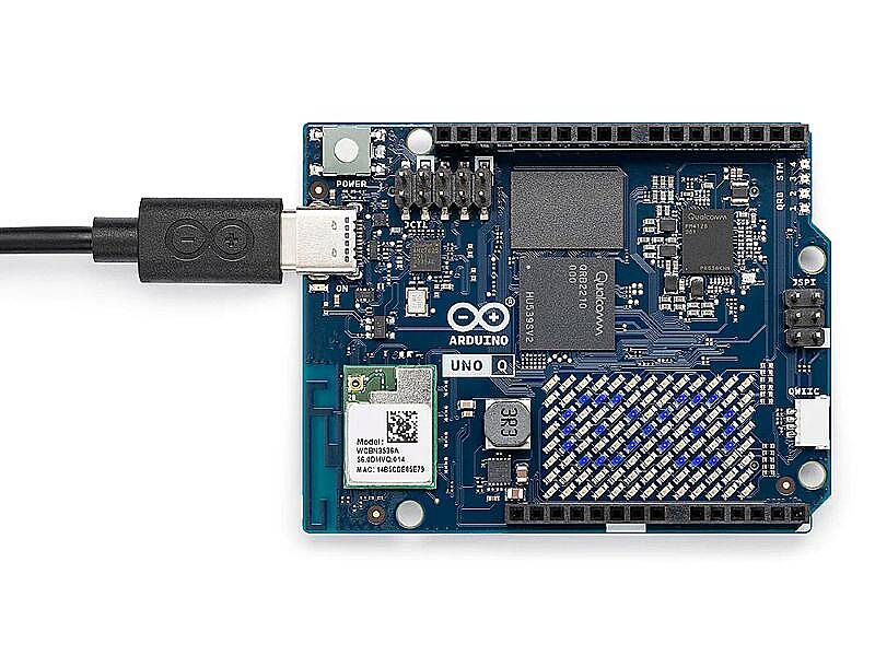 Arduino UNO Q 4GB Geliştirme Kartı - Qualcomm Dragonwing QRB2210 - 32GB eMMC - 6
